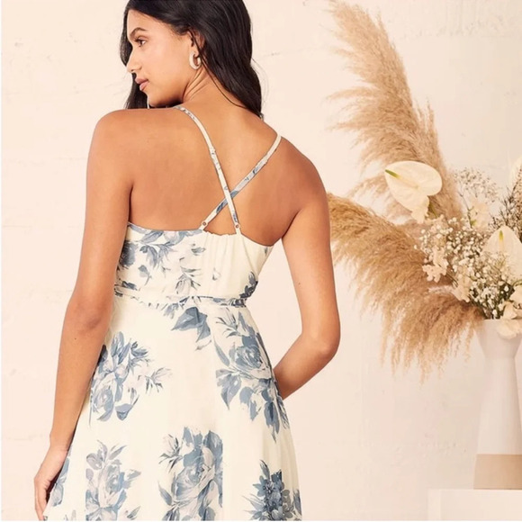 NWT Lulus Elegantly Inclined Cream & Blue Floral Print Wrap Maxi Dress Sz Medium - Picture 2 of 16